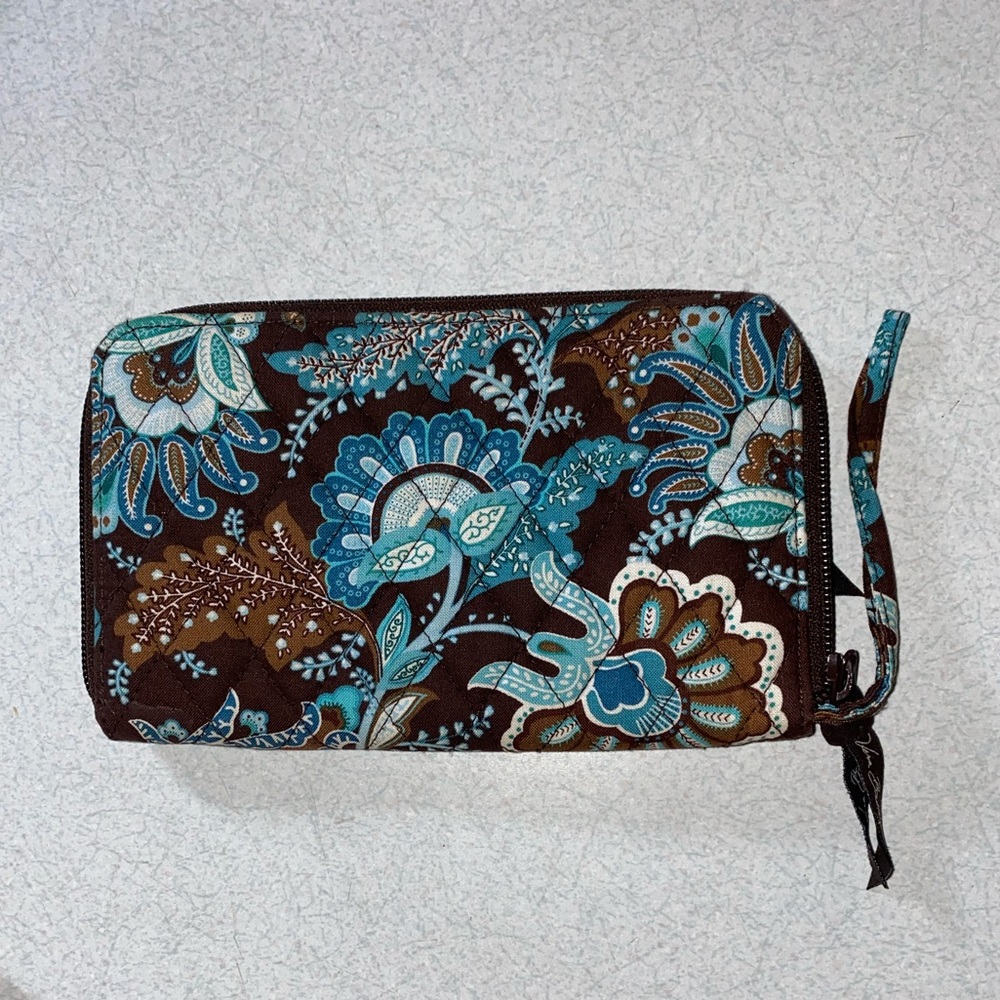 Vera Bradley wallet like new, gently used. - Picture 1 of 2